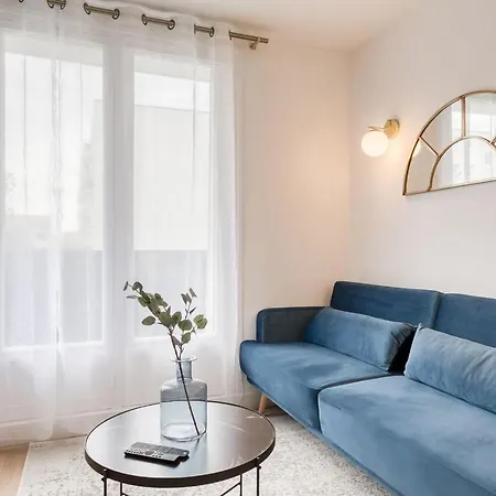 The Blue And Gold Cocoon Apartment *