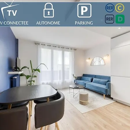 The Blue And Gold Cocoon Apartment *